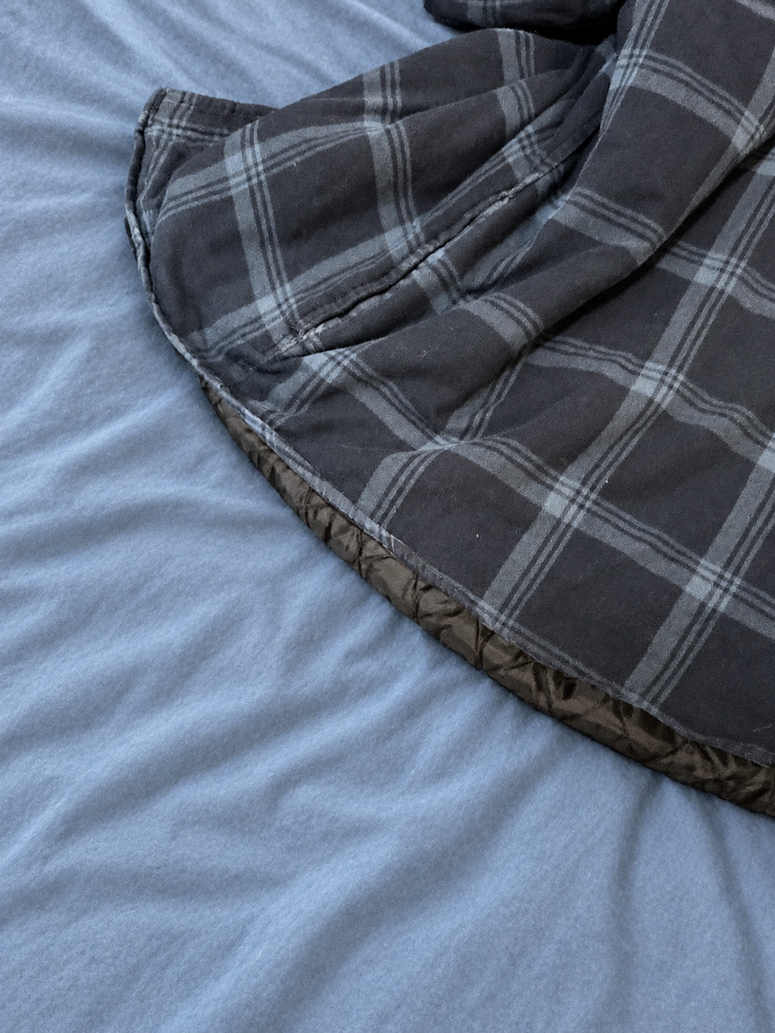 Blue Wrangler jacket on a soft blue bedspread — detail 5